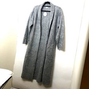 En Creme NWT Large Gray Cardigan Shaw